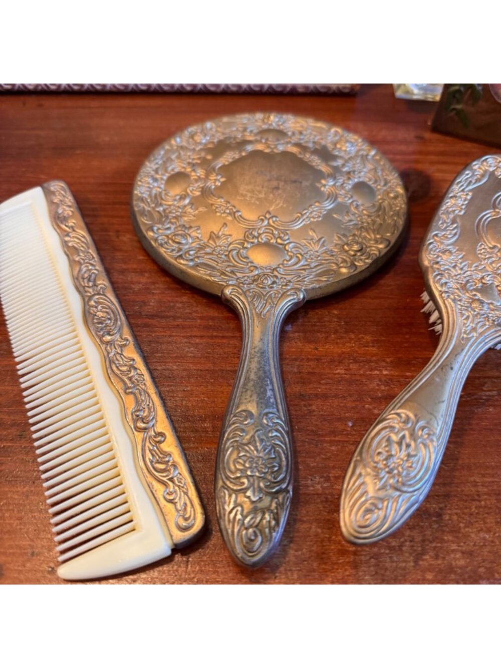 Victorian Silver Plate 3 Pc Vanity Set Mirror Brush & Comb Ornate Design Patina - Picture 16 of 16